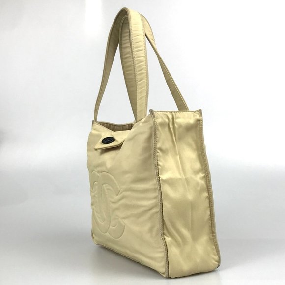 CHANEL HANDBAG NYLON CC Stich - Picture 3 of 16